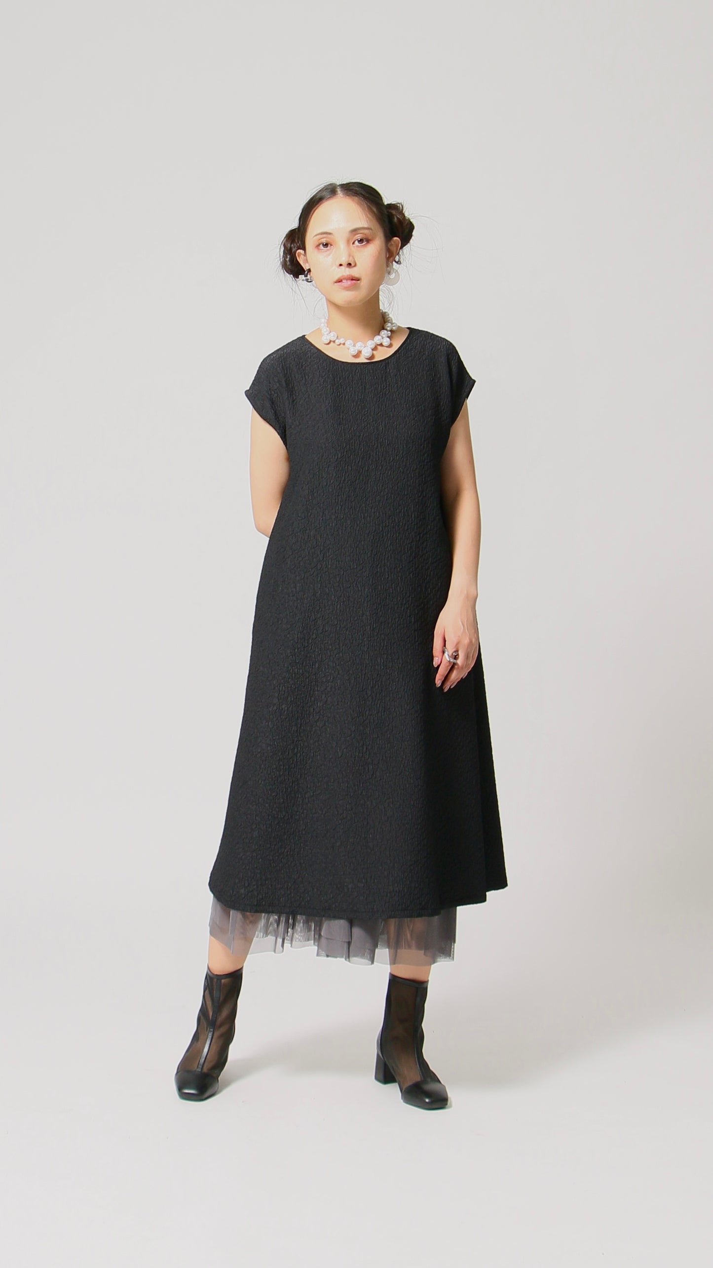 凹凸素材 ジャガード フレンチスリーブAラインワンピース 日本製(057-4982)