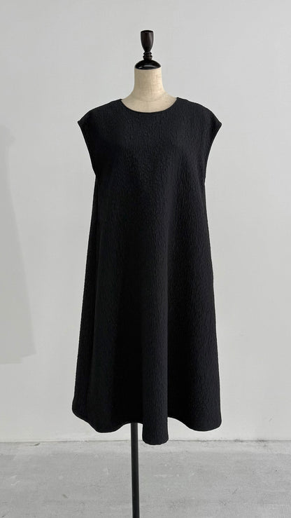 凹凸素材 ジャガード フレンチスリーブAラインワンピース 日本製(057-4982)