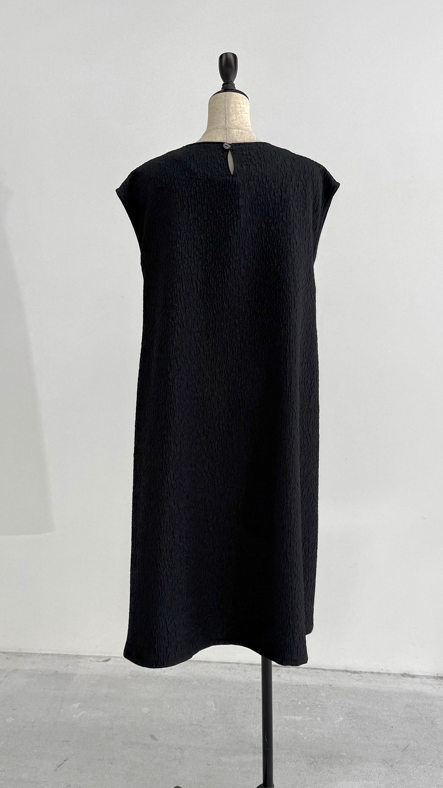 凹凸素材 ジャガード フレンチスリーブAラインワンピース 日本製(057-4982)