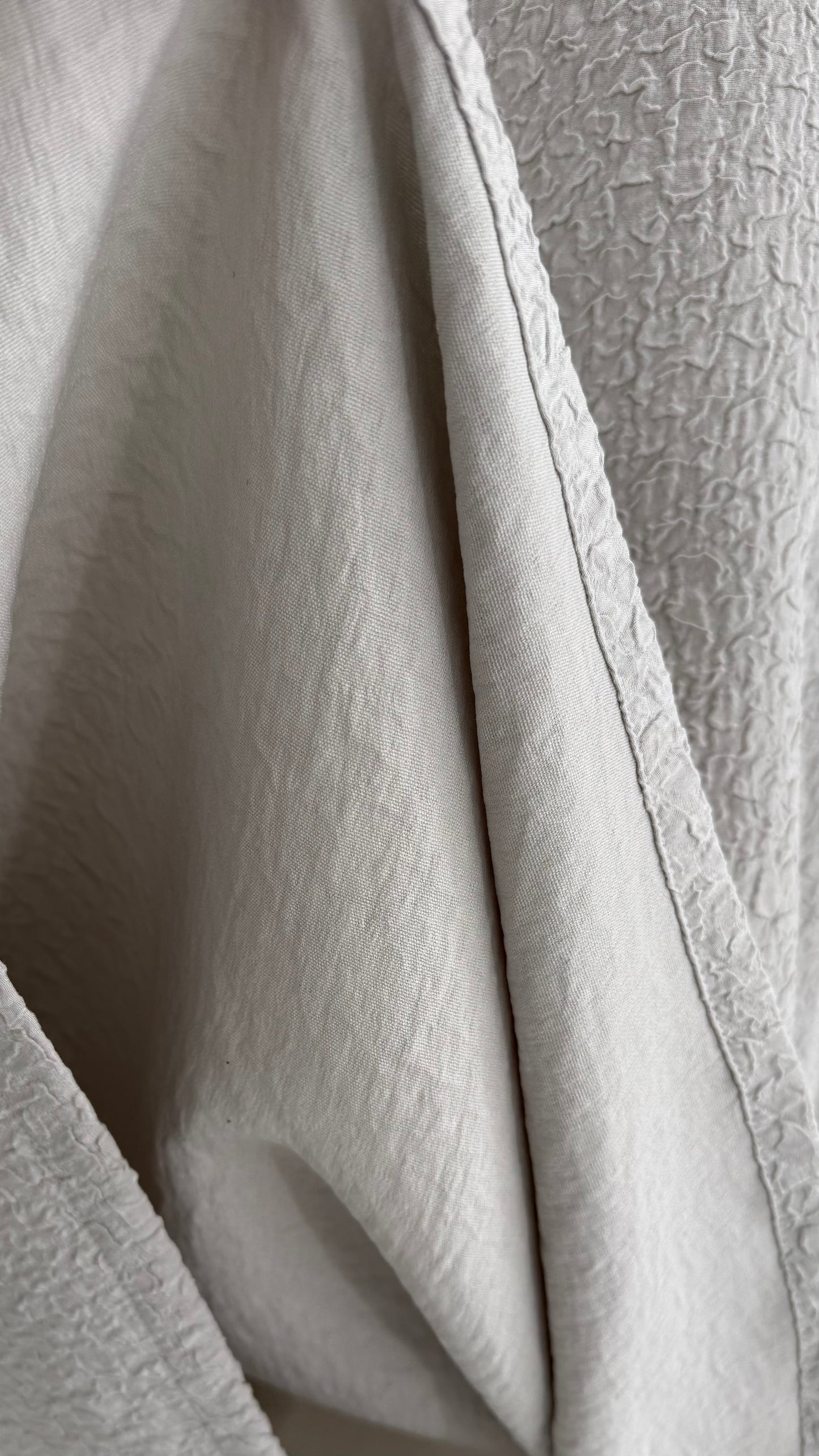 凹凸素材 ジャガード フレンチスリーブAラインワンピース 日本製(057-4982)