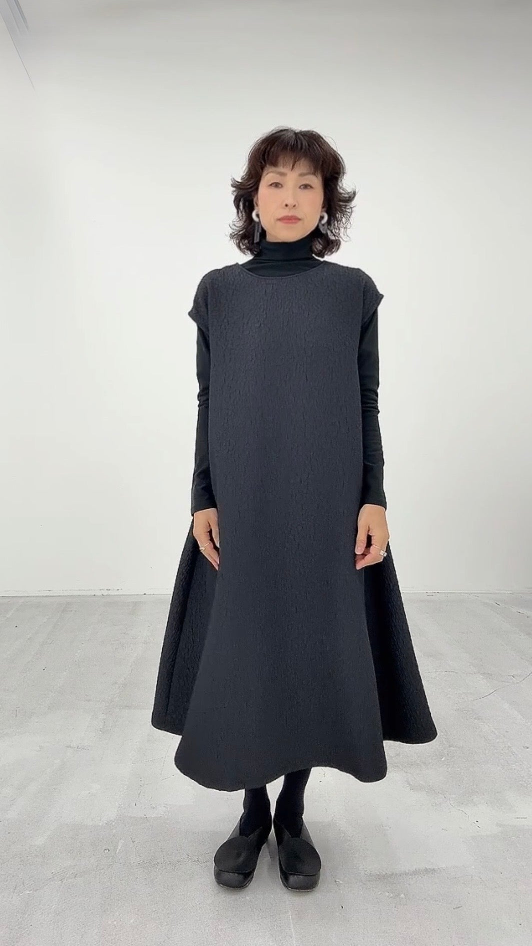 凹凸素材 ジャガード フレンチスリーブAラインワンピース 日本製(057-4982)