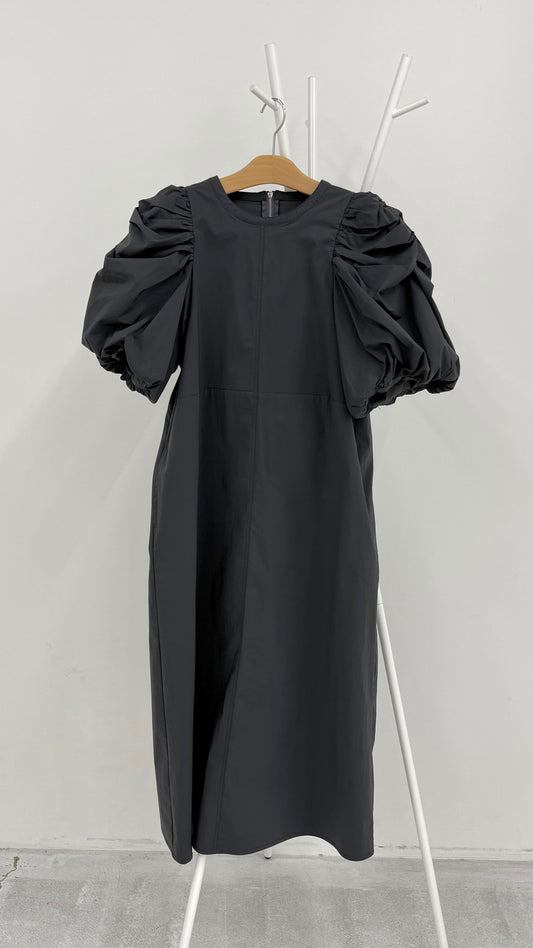 タック袖 バックジップワンピース