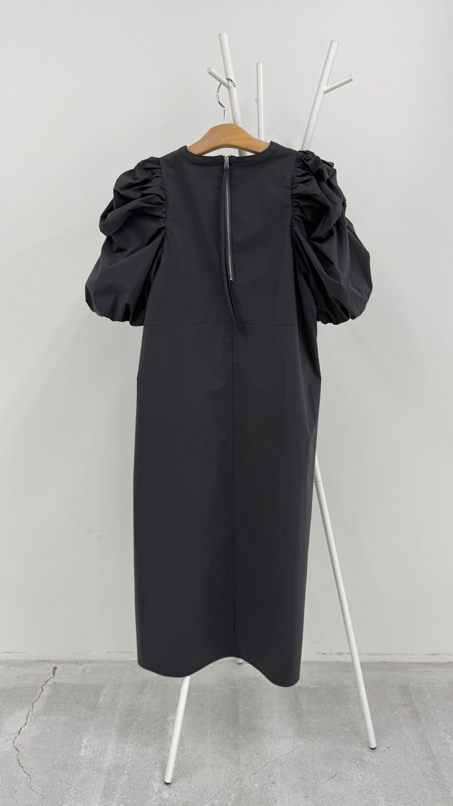 タック袖 バックジップワンピース 063-4304